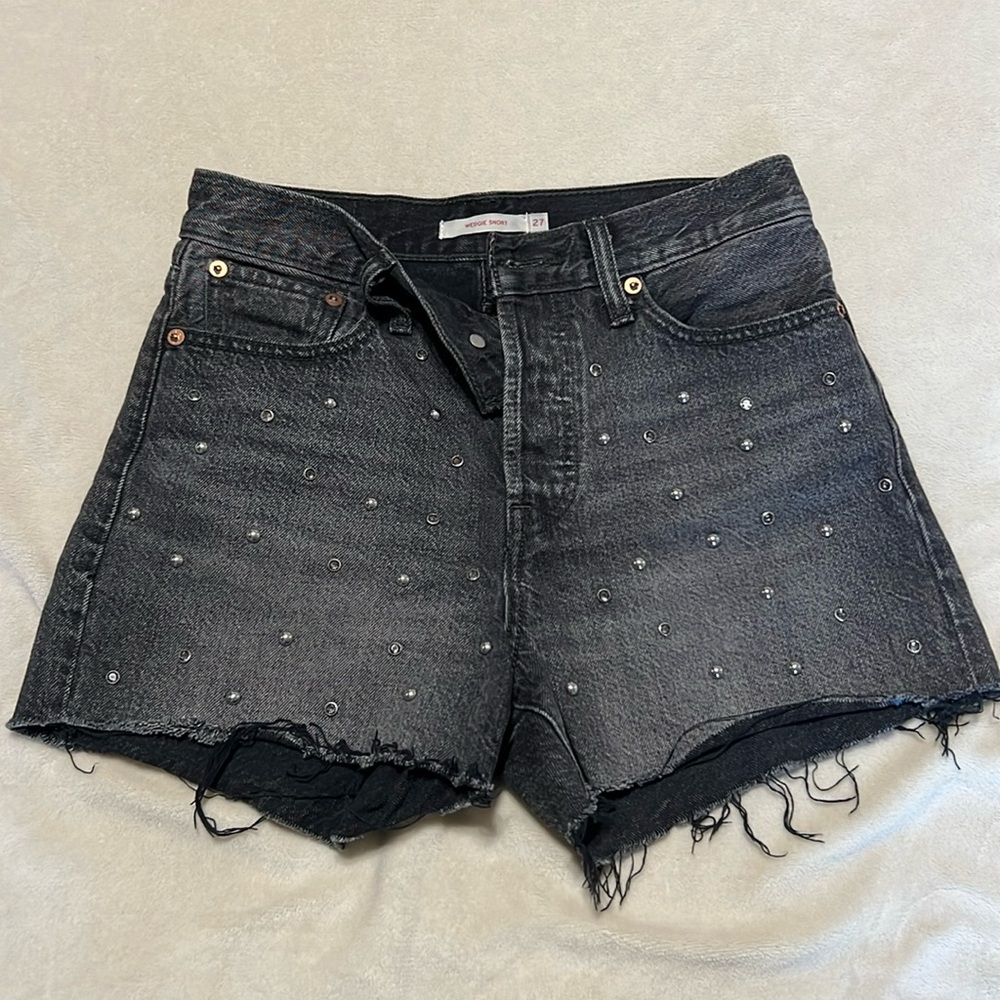 Levi’s wedgie shorts size 27 black distressed with rhinestones
